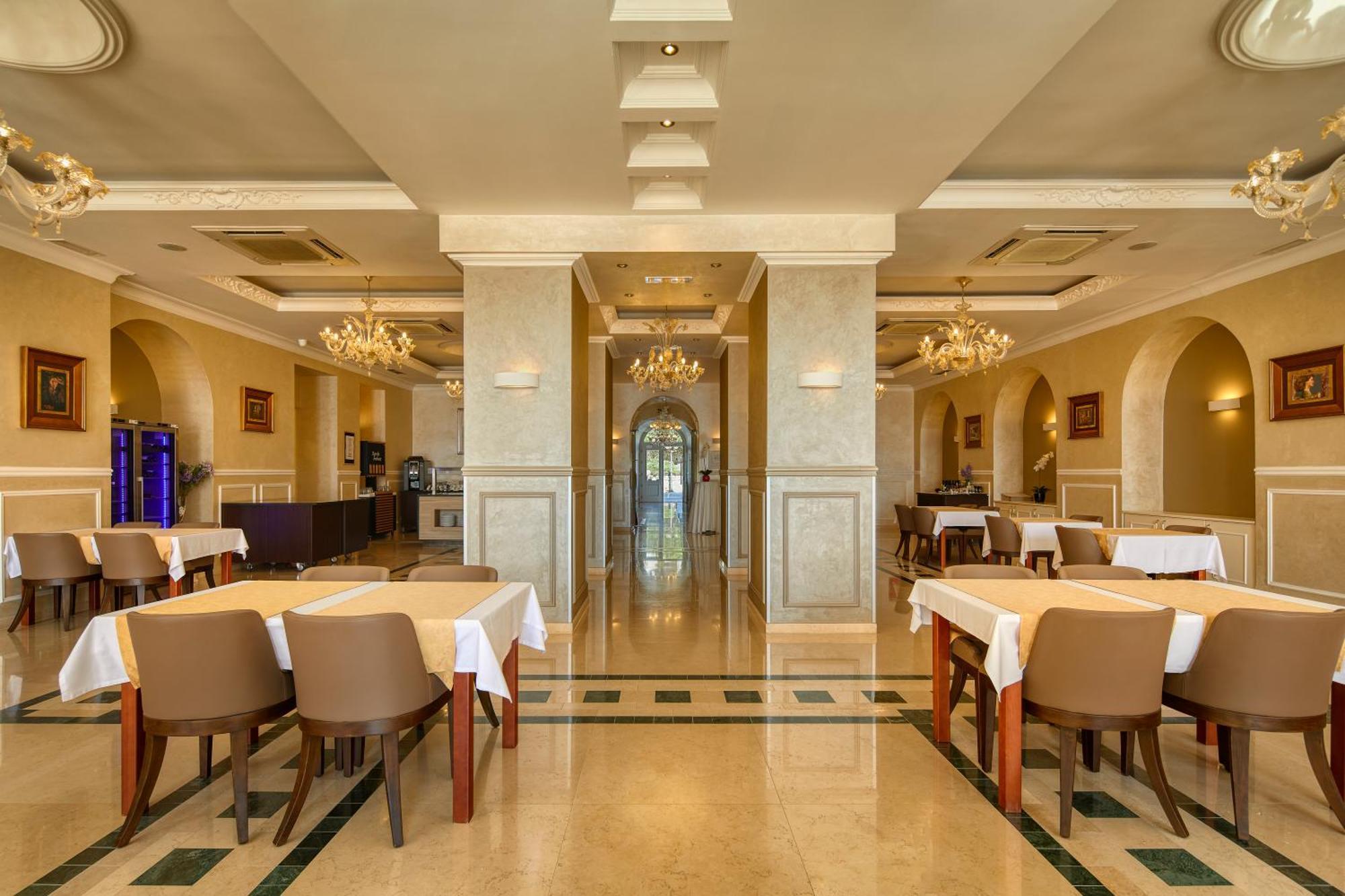 Bo Hotel Palazzo Porec Exterior photo